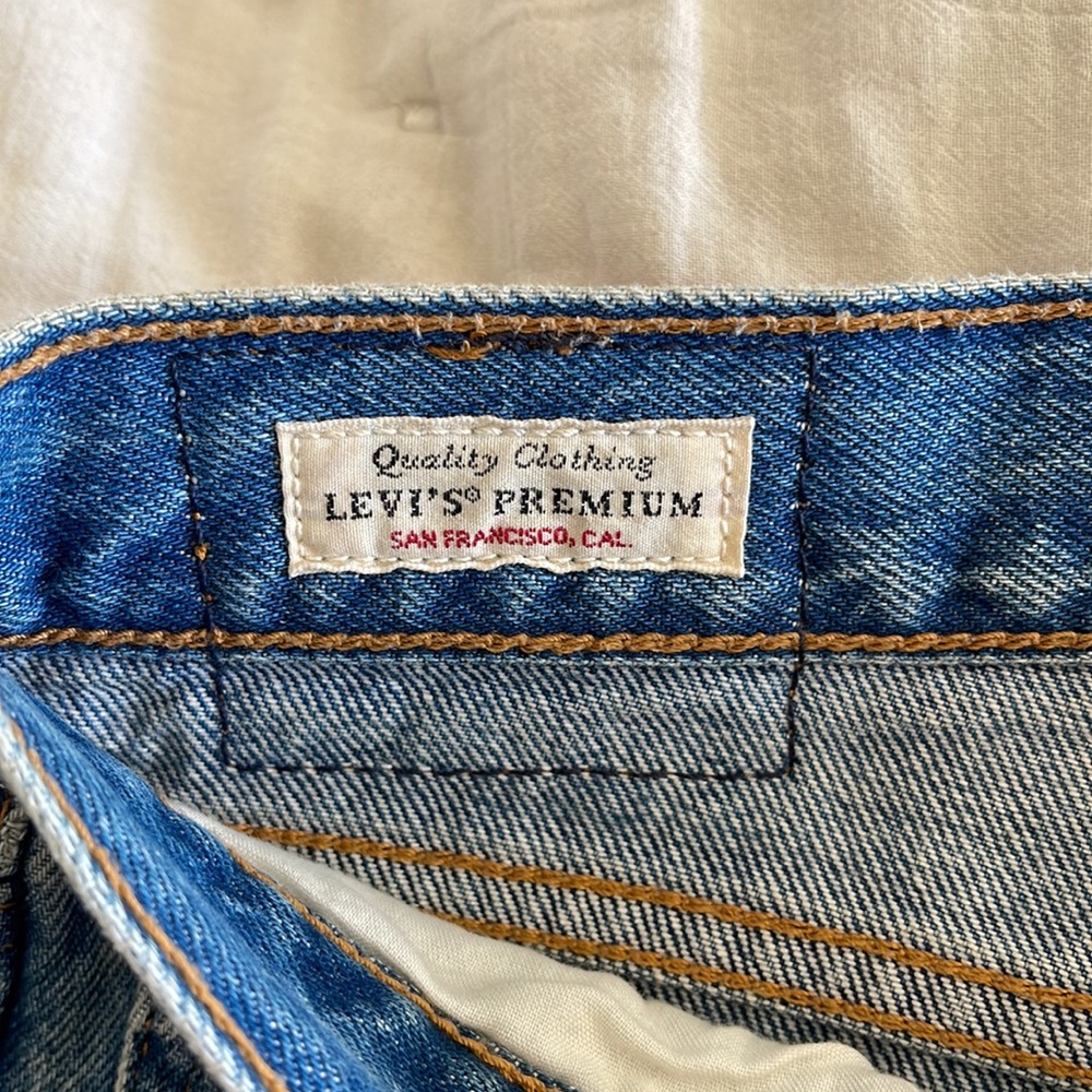 Levi’s Premium Wedgie Jean | High Rise | Size 31 - Picture 13 of 13